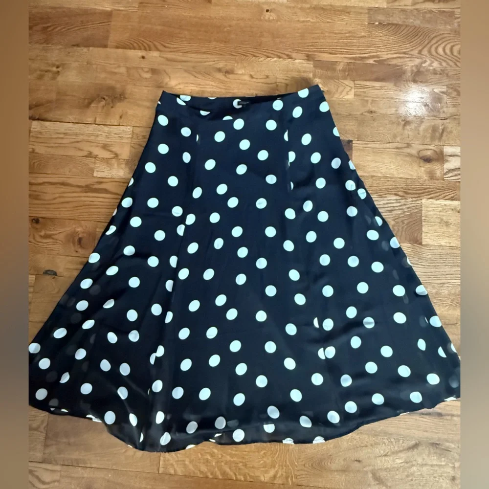 NWT - Ann Taylor Black and White Polka Dot Skirt. Size 16